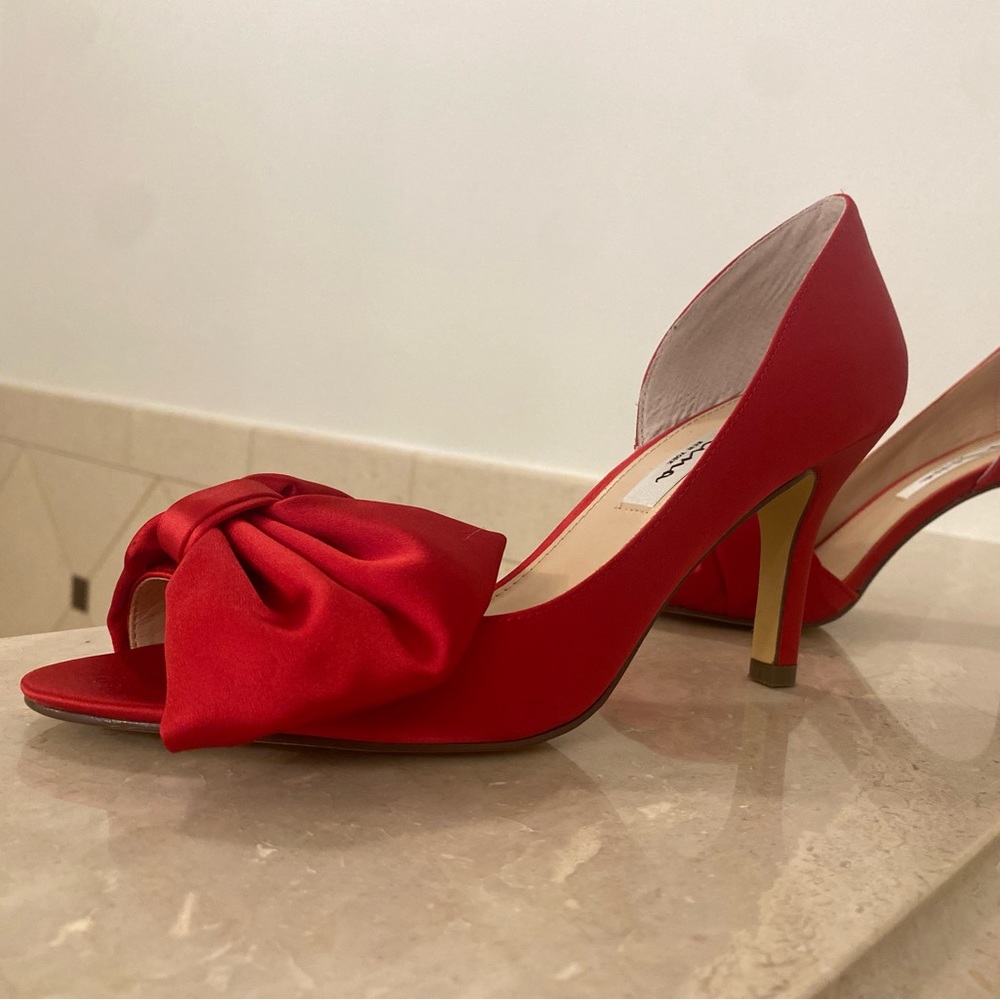 Nina Red Satin Bow Pumps.  Holiday shoes! Like new worn indoors once.  Size 9.
